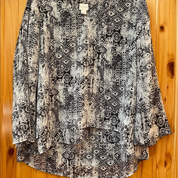 Chicos Size 1 Black/Cream Aztec Blouse - Picture 5 of 8